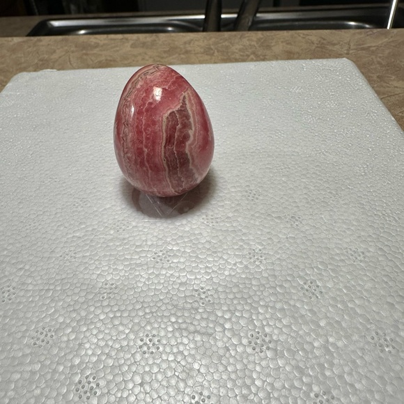 Vintage Rhodochrosite Egg weighing 141 grams - Picture 6 of 7